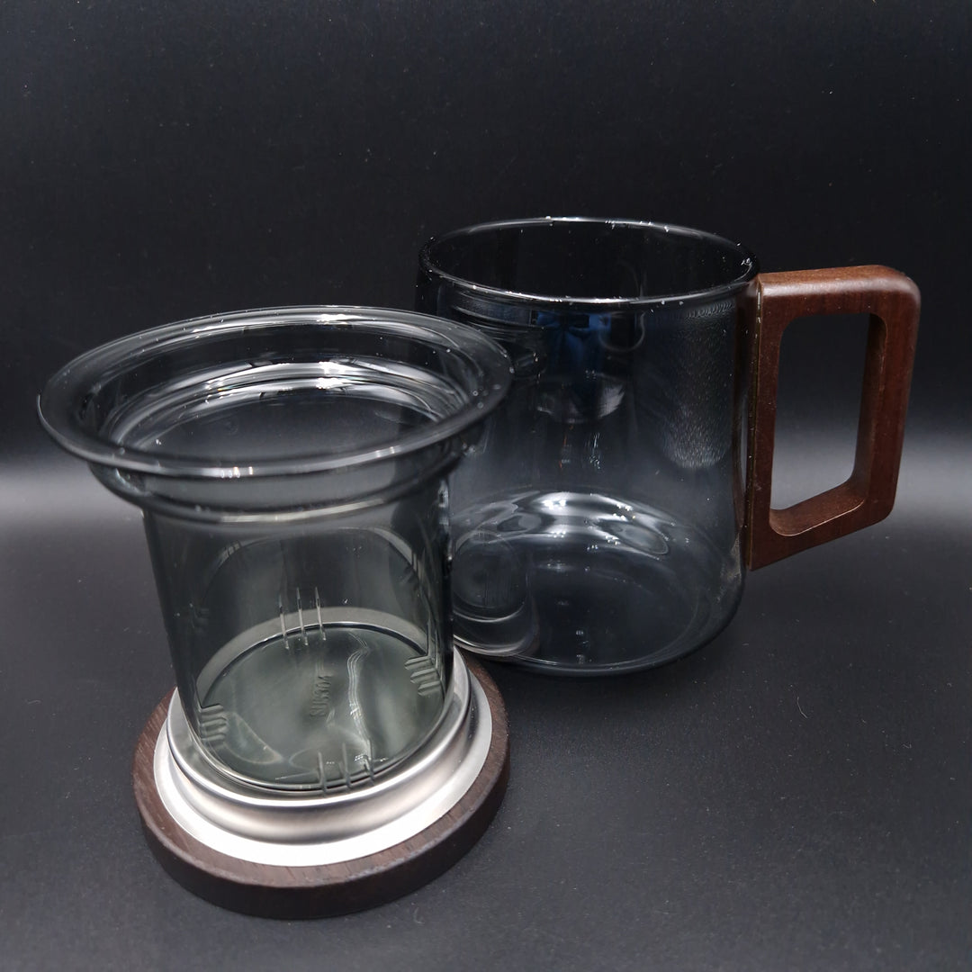 Tasse à thé en verre avec anse en bois et infuseur – 400 ml